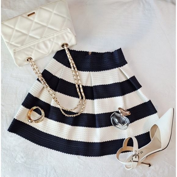 Honey Punch Dresses & Skirts - HONEY PUNCH Navy/White Striped Textured Structural Skirt ( Women's Small)